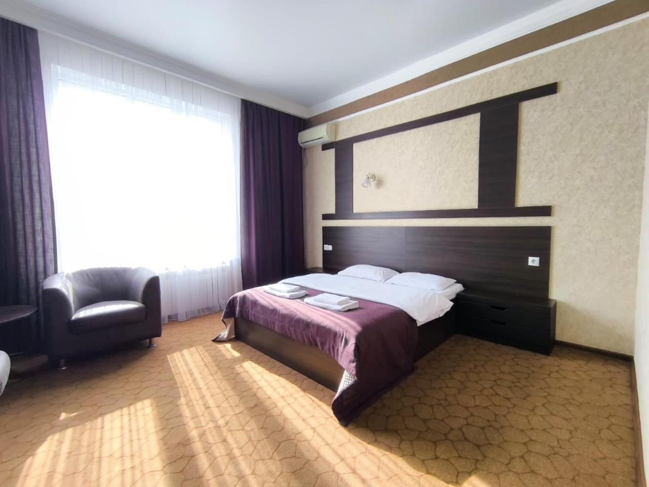 Pride Hotel Taraz Eksteriør bilde