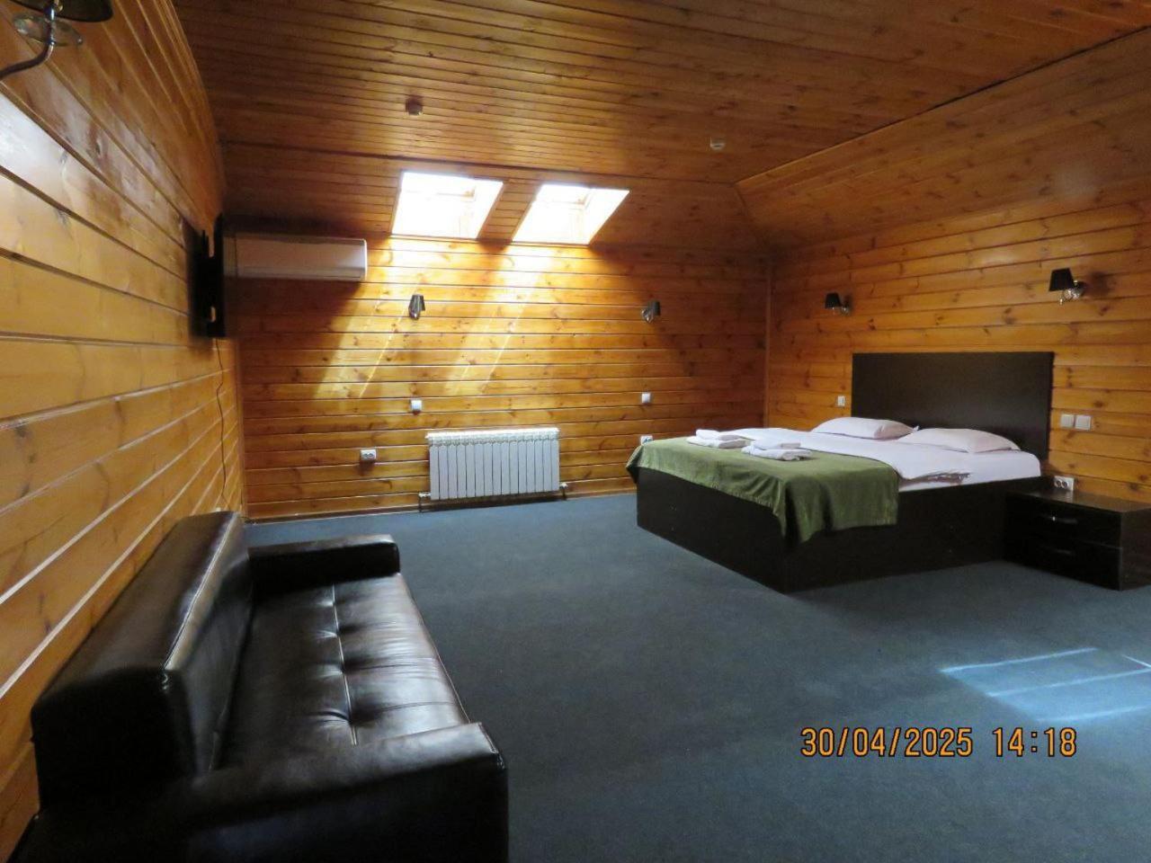 Pride Hotel Taraz Eksteriør bilde