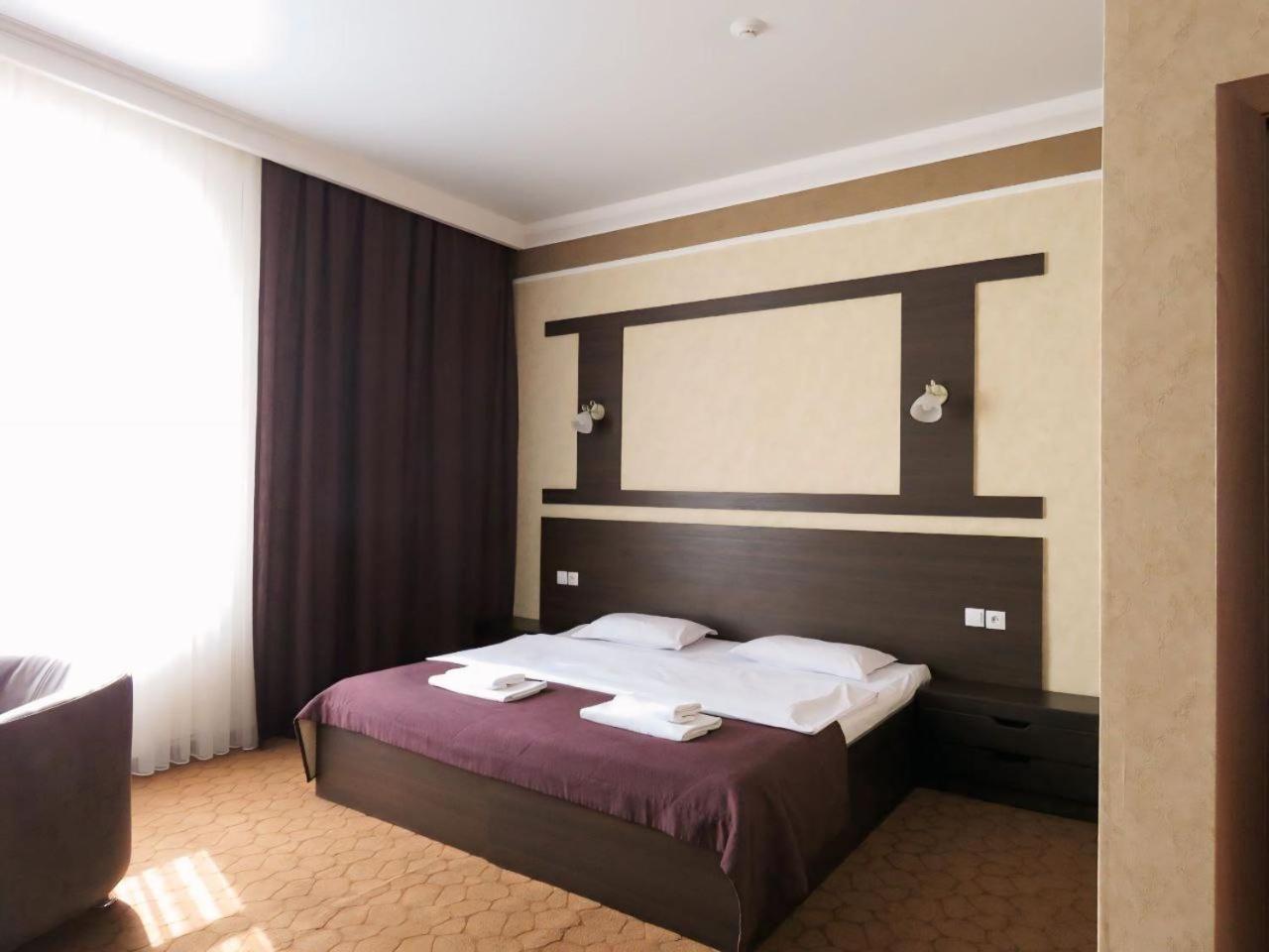 Pride Hotel Taraz Eksteriør bilde