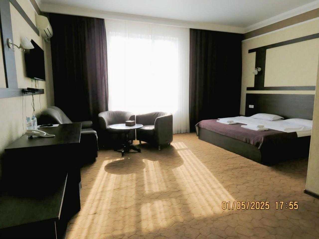 Pride Hotel Taraz Eksteriør bilde