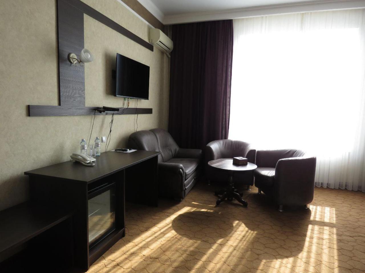 Pride Hotel Taraz Eksteriør bilde
