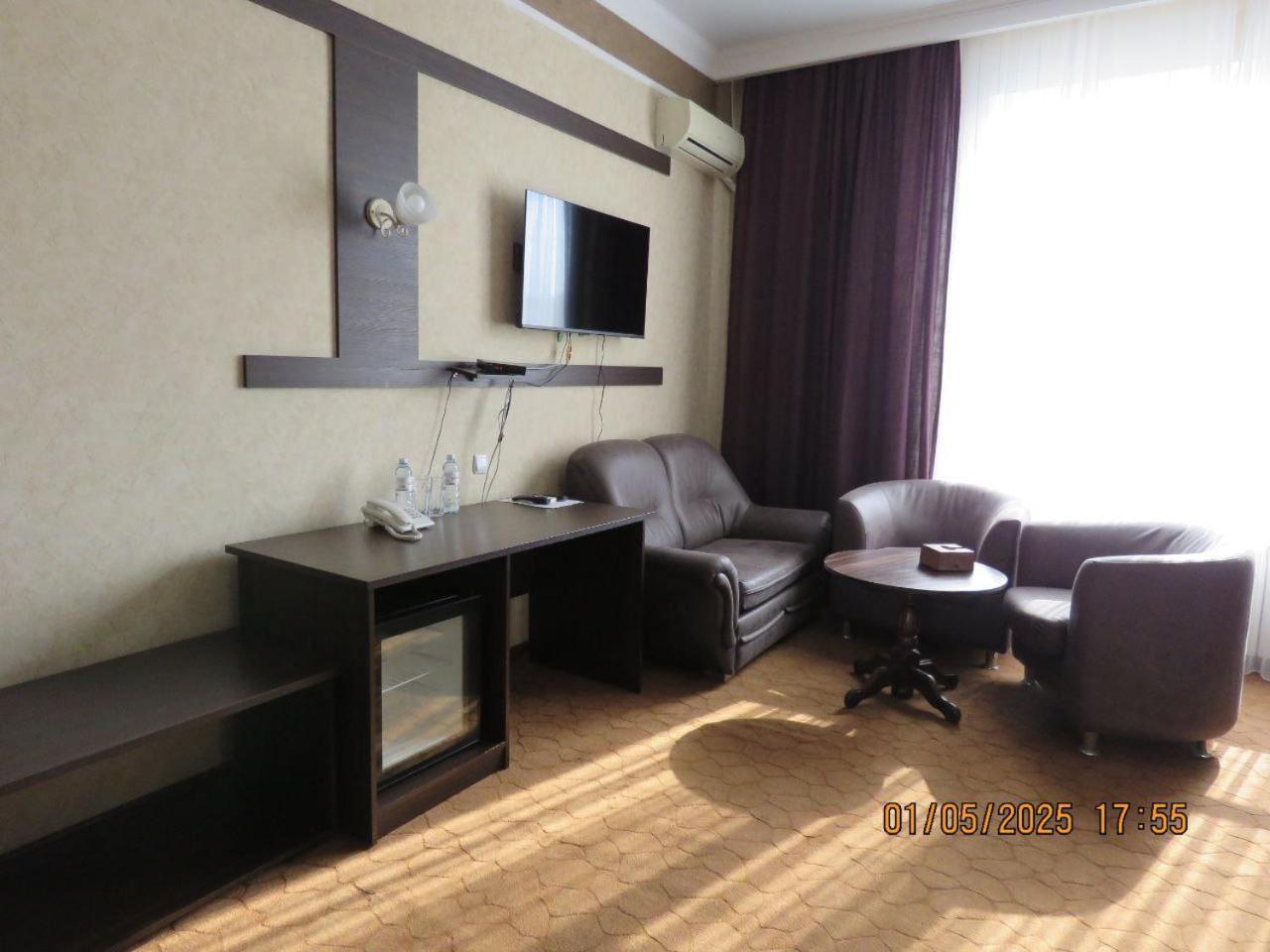 Pride Hotel Taraz Eksteriør bilde